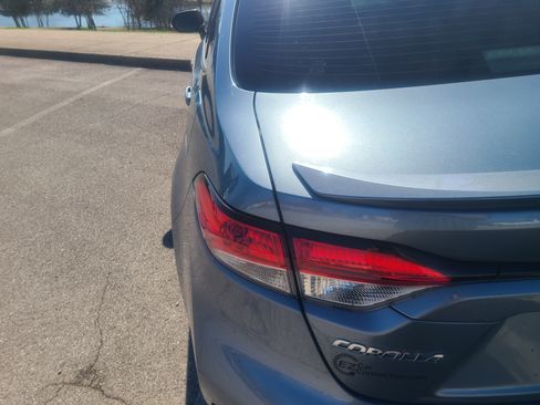 Used 2020 Toyota Corolla SE image 2