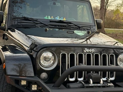 Used 2017 Jeep Wrangler Unlimited Sahara w/ Connectivity Group image 2