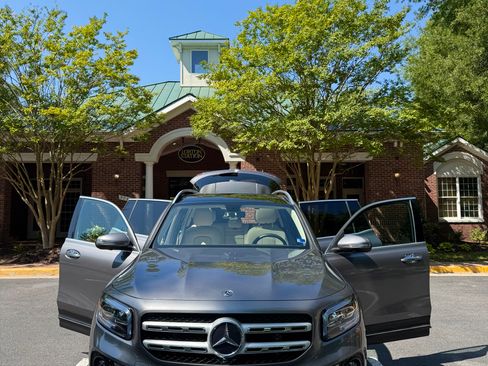 Used 2020 Mercedes-Benz GLB 250 4MATIC image 2