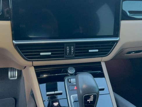 Used 2020 Porsche Cayenne S AWD/4WD image 17