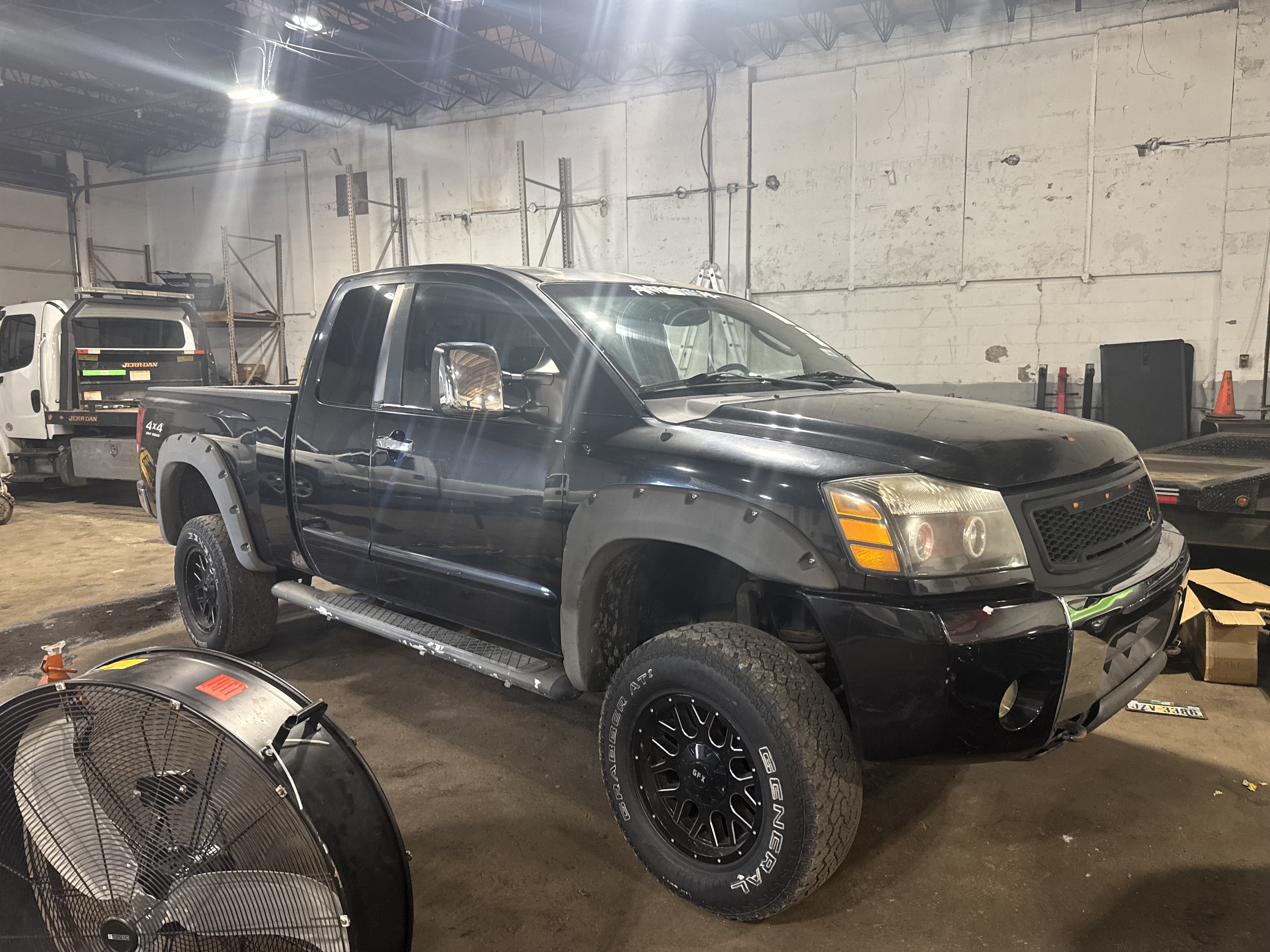 Used 2004 Nissan Titan LE w/ (NAV) Nissan Navigation Pkg AWD/4WD image 4