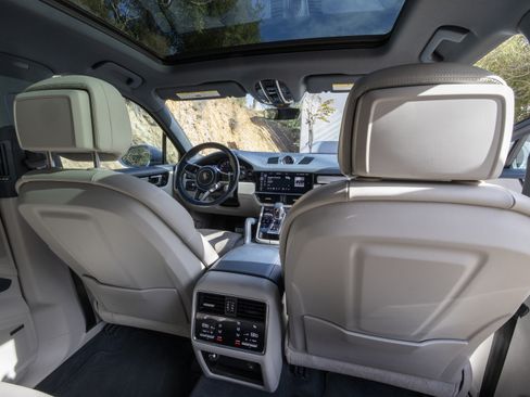 Used 2019 Porsche Cayenne S image 16