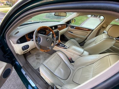 Used 2007 Jaguar XJ8 L Vanden Plas Sedan 4D image 13