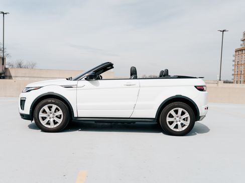 Used 2018 Land Rover Range Rover Evoque SE Dynamic image 19