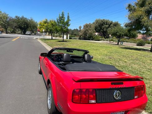 Used 2006 Ford Mustang Premium RWD image 2