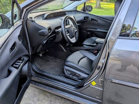 Used 2017 Toyota Prius Prime Premium image 8