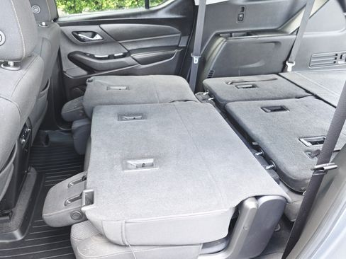 Used 2018 Chevrolet Traverse LS image 18