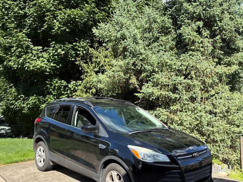 Used 2016 Ford Escape SE w/ Leather Comfort Package FWD image 2