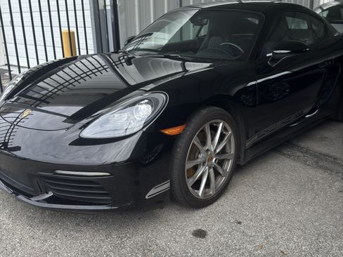 Used 2018 Porsche 718 Cayman image 4