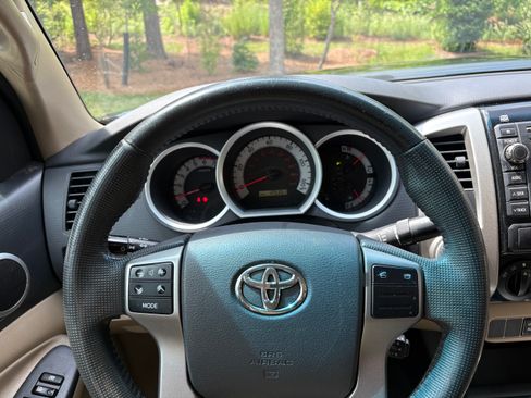 Used 2013 Toyota Tacoma 4x4 Double Cab w/ SR5 Pkg image 5