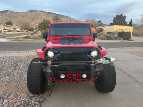 Used 2018 Jeep Wrangler Unlimited Rubicon w/ Connectivity Group image 2