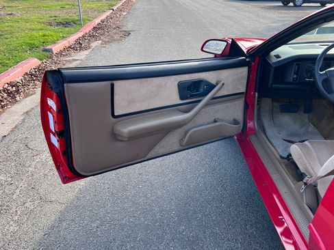 Used 1992 Pontiac Firebird Convertible image 10