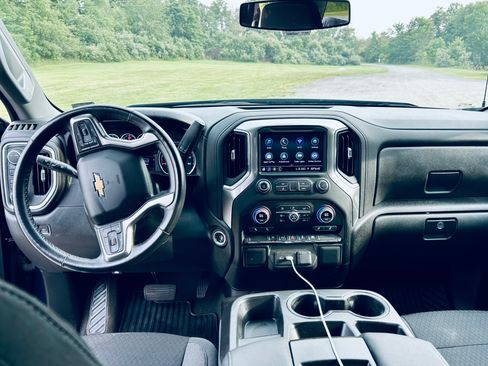 Used 2022 Chevrolet Silverado 1500 LT AWD/4WD image 18