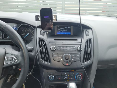 Used 2016 Ford Focus SE w/ SE Cold Weather Package image 2