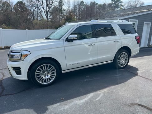 Used 2023 Ford Expedition Platinum image 4