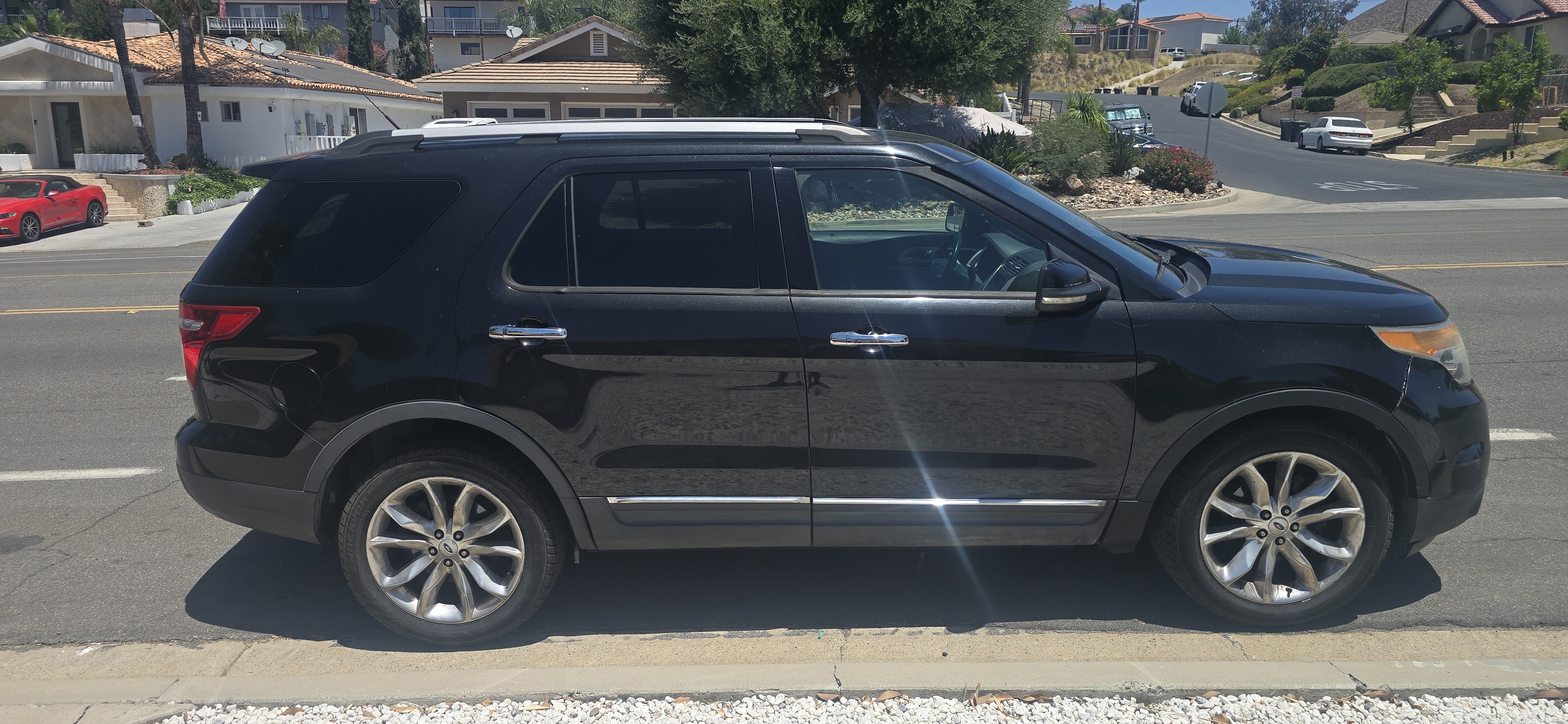 Used 2013 Ford Explorer XLT AWD/4WD image 2