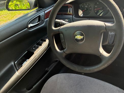 Used 2008 Chevrolet Impala LS FWD image 2