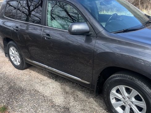 Used 2012 Toyota Highlander SE w/ Tow Pkg image 8