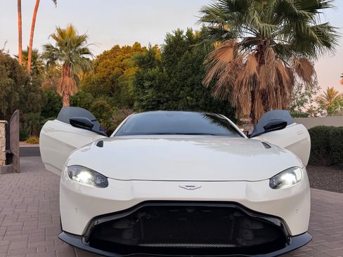 Used 2020 Aston Martin V8 Vantage Coupe RWD image 9
