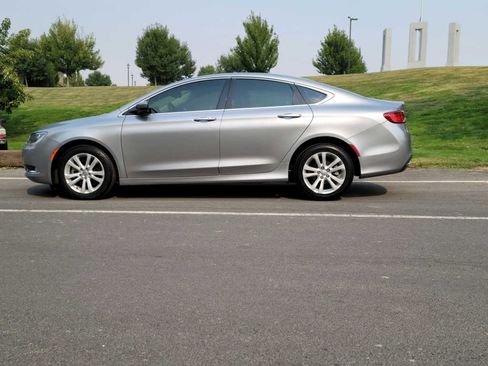 Used 2015 Chrysler 200 Limited image 2