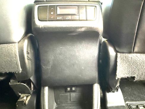 Used 2017 Toyota Highlander XLE AWD/4WD image 13
