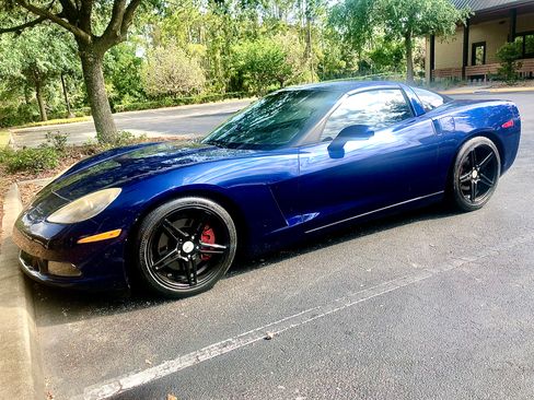Used 2005 Chevrolet Corvette Coupe w/ Preferred Equipment Group image 6