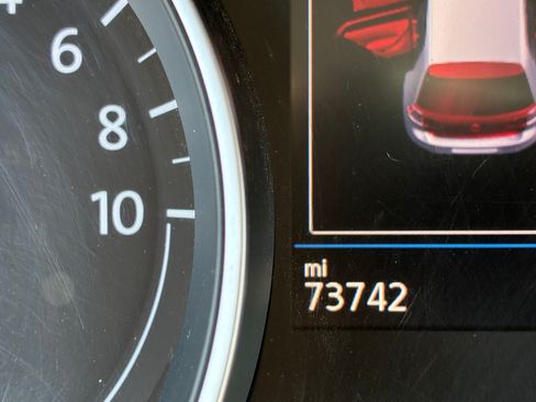 Used 2016 Volkswagen e-Golf SE FWD image 11