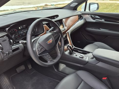 Used 2025 Cadillac XT5 Premium Luxury image 10