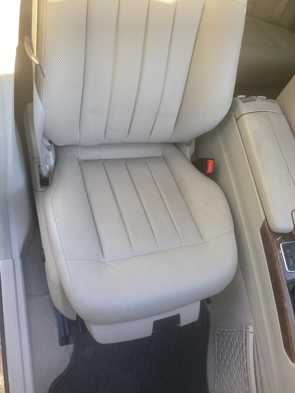 Used 2011 Mercedes-Benz E 550 4MATIC Sedan image 8