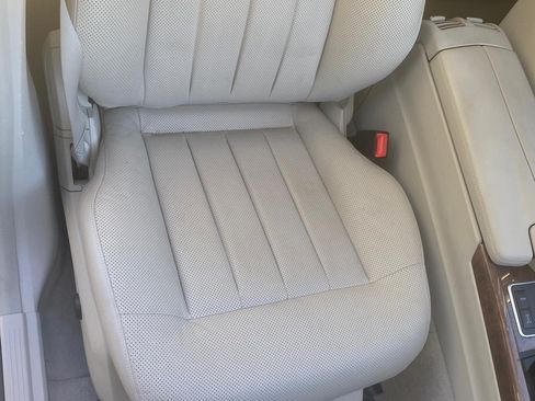 Used 2011 Mercedes-Benz E 550 4MATIC Sedan image 5