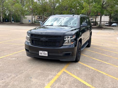 Used 2017 Chevrolet Suburban LT RWD image 9