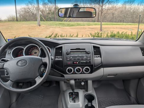 Used 2010 Toyota Tacoma 2WD Regular Cab image 9