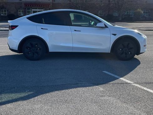 Used 2025 Tesla Model Y Long Range image 10