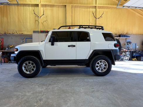 Used 2012 Toyota FJ Cruiser 4WD image 28