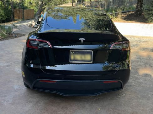 Used 2022 Tesla Model Y Long Range image 5