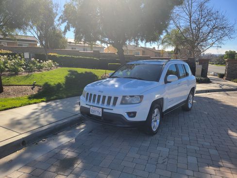 Used 2015 Jeep Compass High Altitude image 2