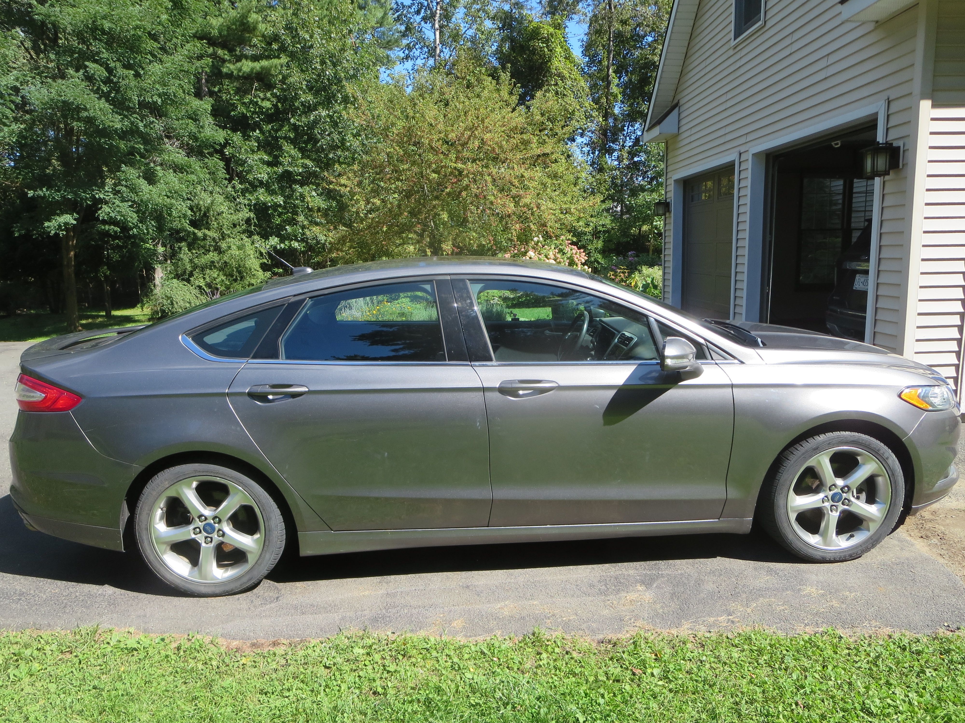 Used 2013 Ford Fusion SE FWD image 6