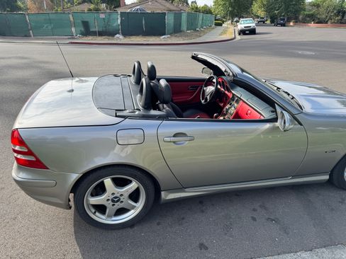 Used 2003 Mercedes-Benz SLK 320 image 2