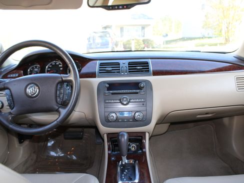Used 2011 Buick Lucerne CXL image 4