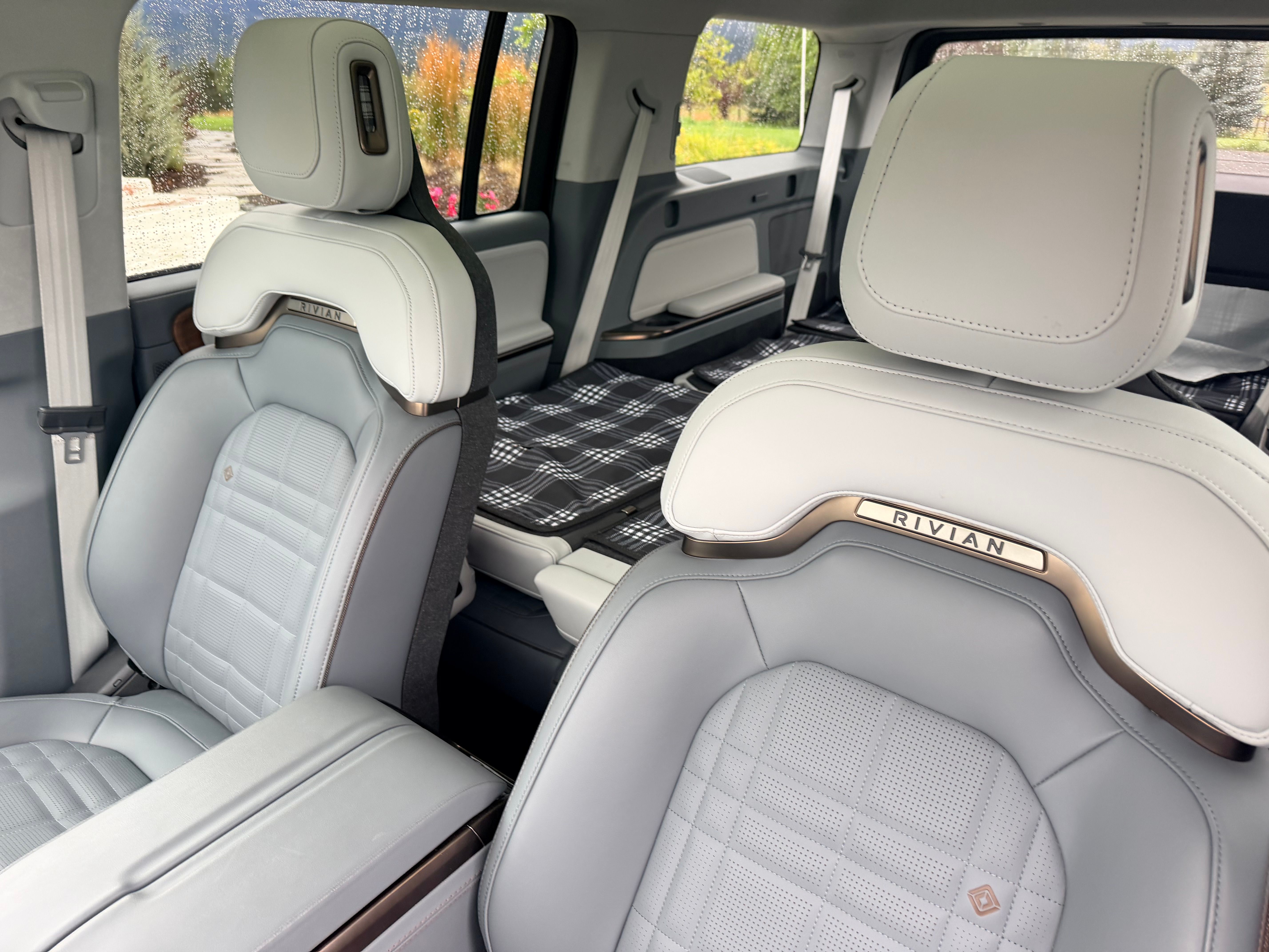 Used 2026 Rivian R1S Premium Tri AWD/4WD image 8