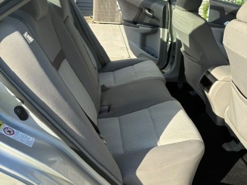 Used 2012 Toyota Camry LE FWD image 11