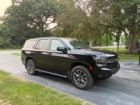 Used 2021 Chevrolet Tahoe Z71 w/ Z71 Signature Package AWD/4WD image 1