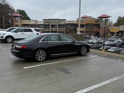 Used 2020 Lincoln Continental image 1