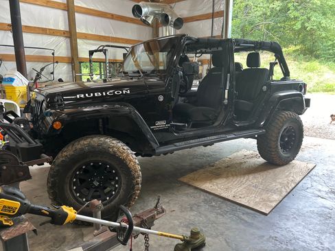 Used 2015 Jeep Wrangler Unlimited Rubicon w/ Dual Top Group image 6