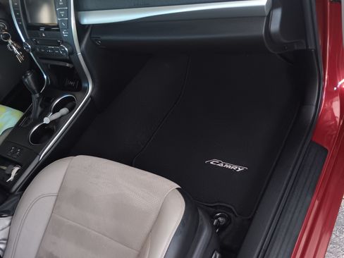 Used 2016 Toyota Camry XSE image 16