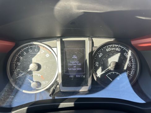 Used 2018 Toyota Tacoma TRD Sport image 2