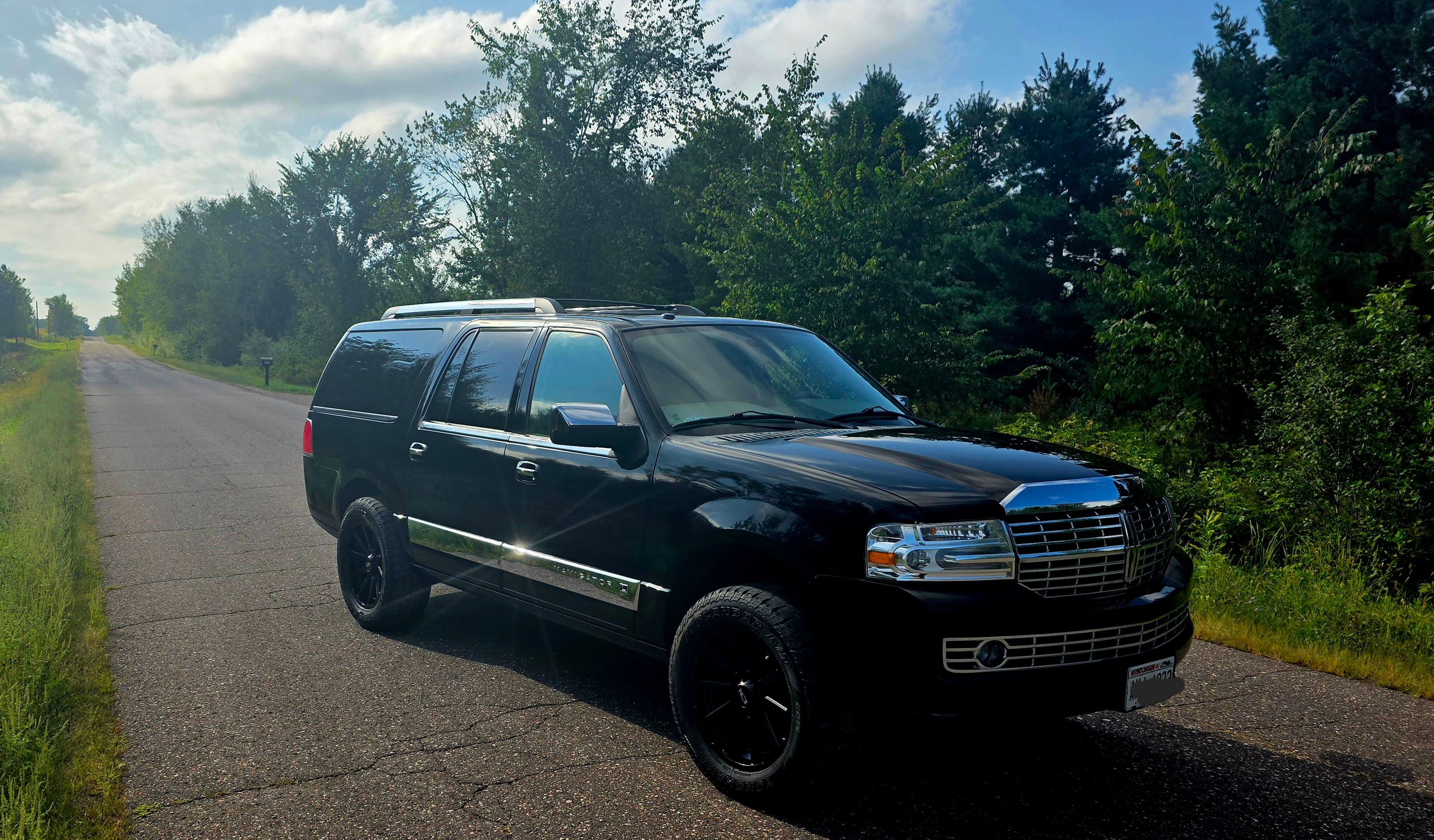 Used 2014 Lincoln Navigator L 4WD image 1