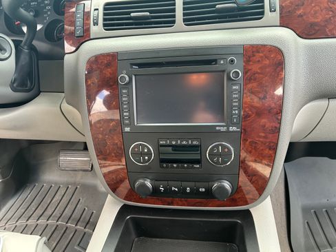 Used 2014 Chevrolet Silverado 2500 LTZ w/ LTZ Plus Package image 11