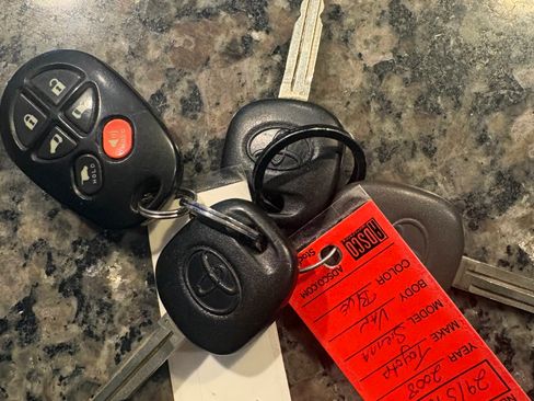 Used 2008 Toyota Sienna XLE Limited image 16