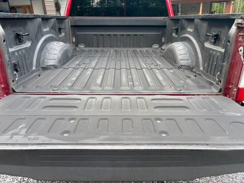 Used 2017 Ford F250 XLT w/ XLT Premium Package AWD/4WD image 14